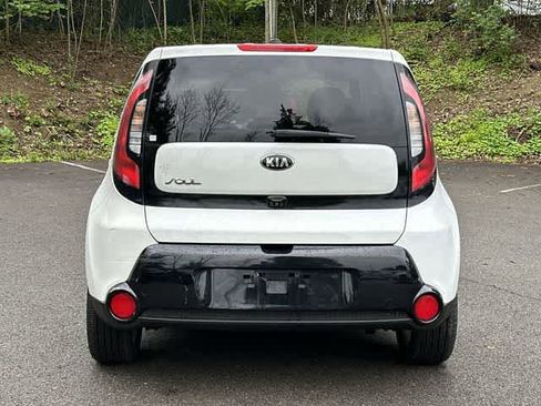 Used 2016 Kia Soul + w/ Audio Package FWD image 4