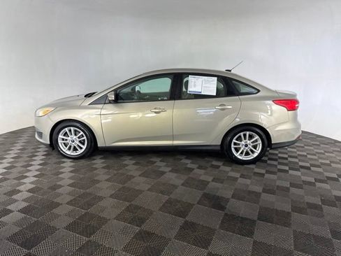 Used 2016 Ford Focus SE w/ SE Power Seat Package FWD image 10