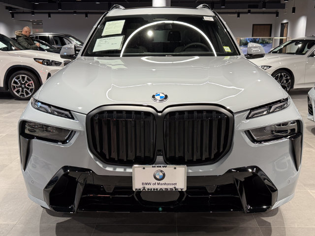 Used 2026 BMW X7 xDrive40i w/ M Sport Package AWD/4WD image 2
