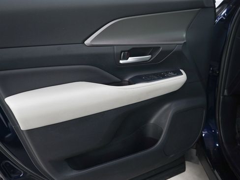 Used 2024 Toyota Grand Highlander XLE image 24