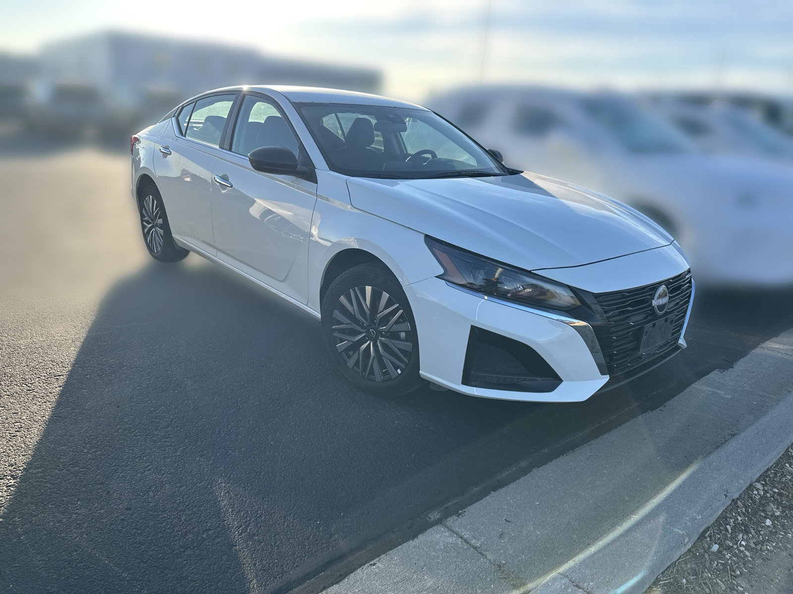 Used 2025 Nissan Altima 2.5 SV AWD/4WD image 2