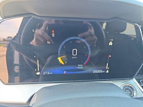 Used 2025 Chevrolet Trax LT w/ LT Convenience Package image 19