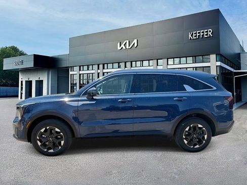 Used 2024 Kia Sorento S image 5