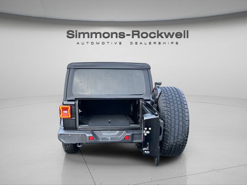 Used 2022 Jeep Wrangler Unlimited Sahara w/ LED Lighting Group image 15