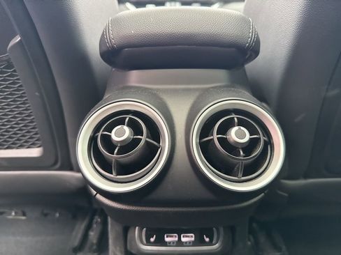 Used 2022 Alfa Romeo Stelvio Veloce AWD/4WD image 52