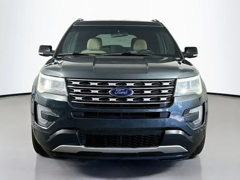 Used 2016 Ford Explorer XLT FWD image 2