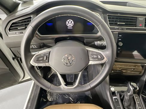 Used 2022 Volkswagen Tiguan SE image 11