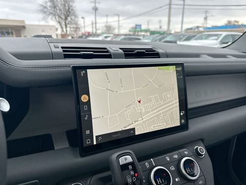 Used 2025 Land Rover Defender 90 S image 30