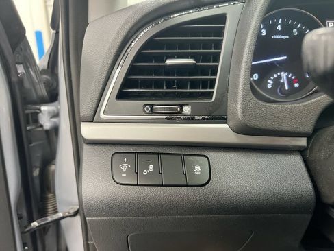 Used 2017 Hyundai Elantra Limited w/ Limited Tech Package 04 FWD image 19