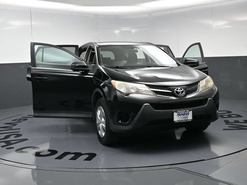 Used 2013 Toyota RAV4 LE AWD/4WD image 23