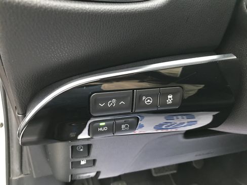 Used 2018 Toyota Prius Prime Advanced image 13