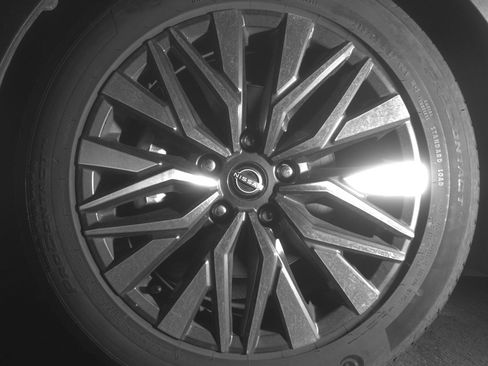 Used 2025 Nissan Altima 2.5 SV FWD image 12