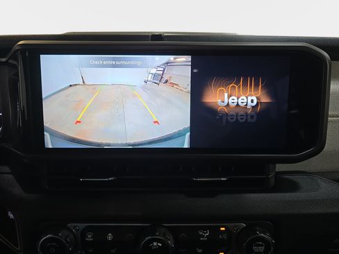 Used 2024 Jeep Wrangler Unlimited w/ Convenience Group AWD/4WD image 19