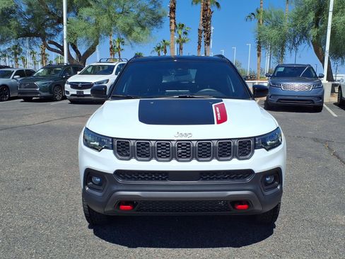 Used 2025 Jeep Compass Trailhawk w/ Trailhawk Convenience Group AWD/4WD image 2
