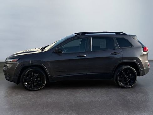 Used 2017 Jeep Cherokee Sport w/ Cold Weather Group FWD image 2