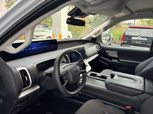 Used 2025 Ford Expedition Active RWD image 68