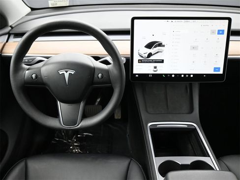 Used 2024 Tesla Model Y Long Range image 5