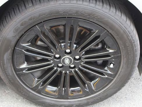 Used 2025 Land Rover Range Rover Evoque S image 9