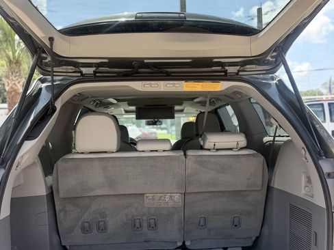 Used 2014 Toyota Sienna Limited w/ Limited Premium Package FWD image 8