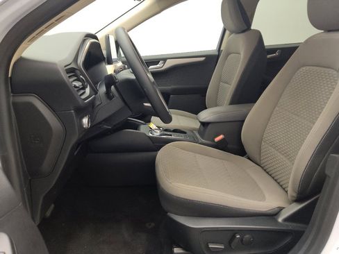 Used 2020 Ford Escape SE image 17