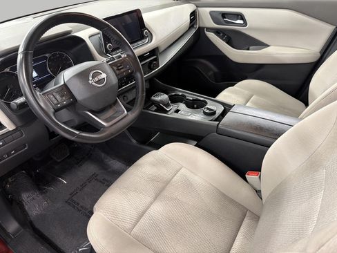 Used 2025 Nissan Rogue SV AWD/4WD image 9