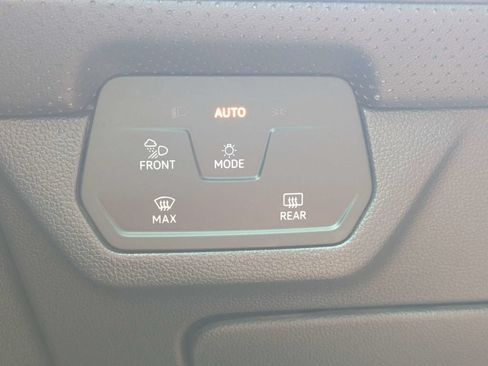 Used 2024 Volkswagen Atlas SEL AWD/4WD image 28