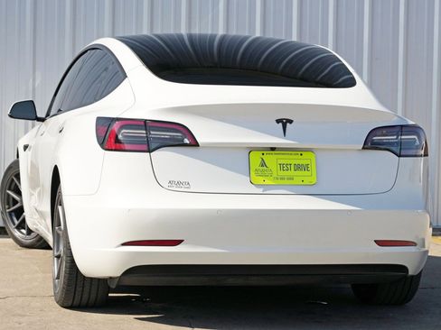 Used 2022 Tesla Model 3 image 5