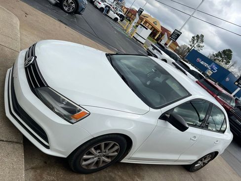 Used 2015 Volkswagen Jetta SE image 1