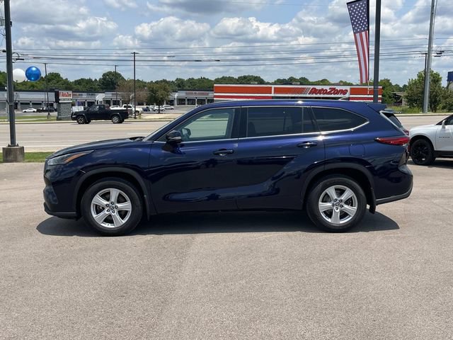 Used 2022 Toyota Highlander LE AWD/4WD image 9
