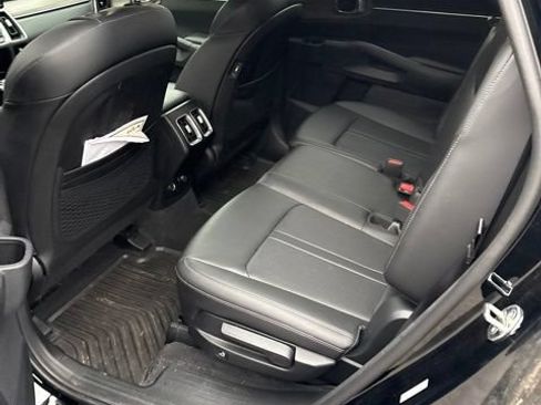 Used 2023 Kia Sorento S w/ Panoramic Sunroof Package AWD/4WD image 8