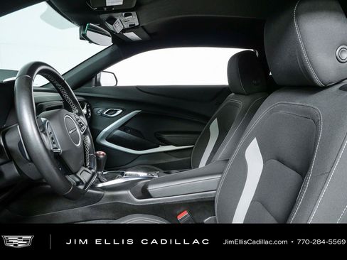 Used 2021 Chevrolet Camaro LT RWD image 5