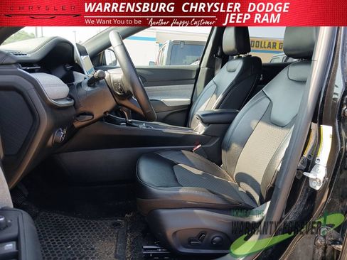 Used 2025 Jeep Compass Latitude w/ Convenience Group AWD/4WD image 13