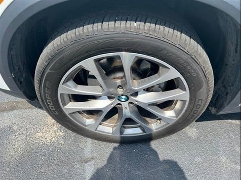 Used 2022 BMW X5 xDrive40i w/ Climate Comfort Package AWD/4WD image 14