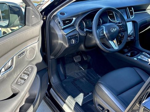 New 2025 INFINITI QX50 Luxe image 9