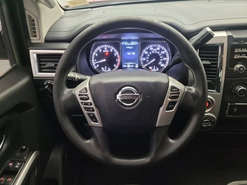 Used 2018 Nissan Titan SV image 22