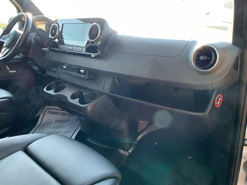 Used 2021 Mercedes-Benz Sprinter 2500 image 23