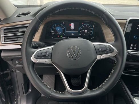 Used 2025 Volkswagen Atlas SE image 14