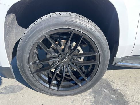 Used 2016 GMC Yukon SLT image 7