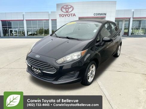 Used 2017 Ford Fiesta SE image 4