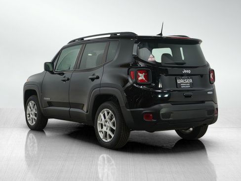 Used 2019 Jeep Renegade Latitude w/ Popular Equipment Group image 3