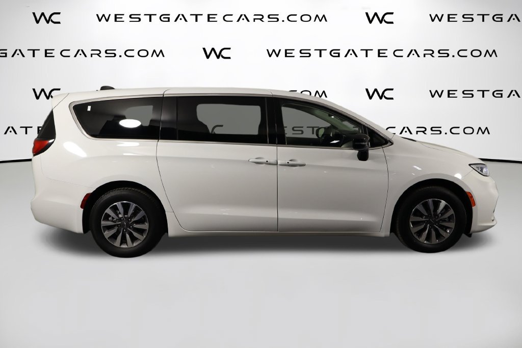 Used 2024 Chrysler Pacifica Limited FWD image 46