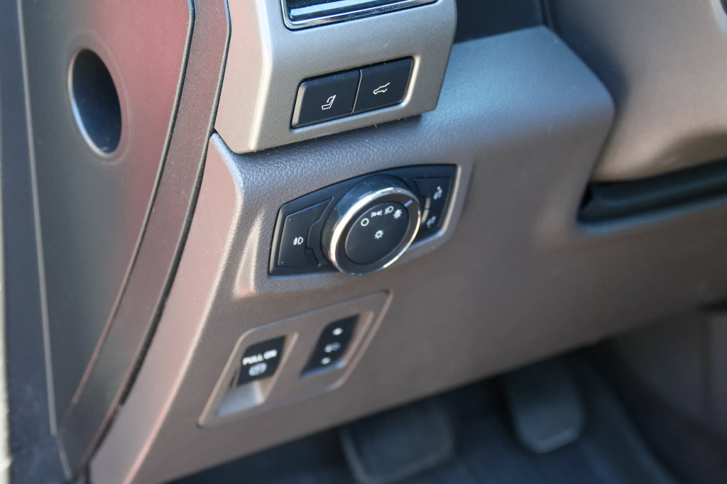Used 2019 Ford Expedition Max XLT w/ Equipment Group 202A AWD/4WD image 11