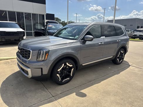 Certified 2025 Kia Telluride S AWD/4WD image 2
