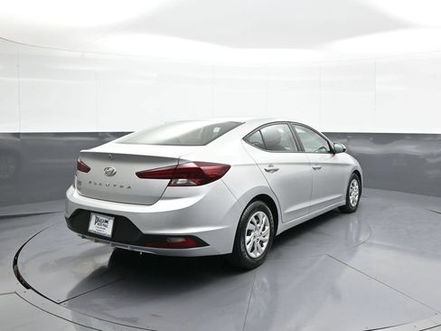 Used 2019 Hyundai Elantra SE w/ Cargo Package FWD image 6