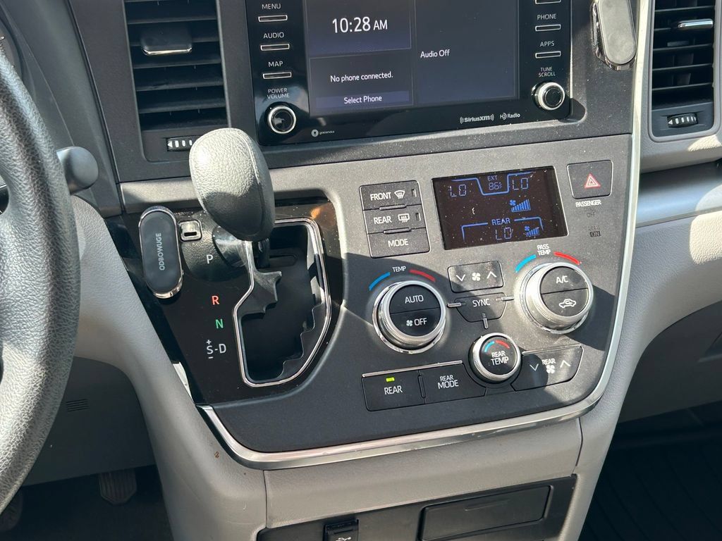 Used 2019 Toyota Sienna LE w/ LE Preferred Package FWD image 20