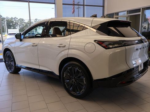 New 2026 Nissan Murano Platinum image 2