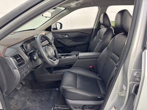 Used 2023 Nissan Rogue SV image 15