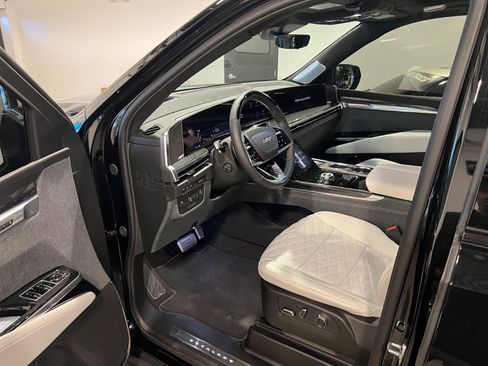 Used 2026 Cadillac Escalade V w/ LPO, ONYX Package image 10