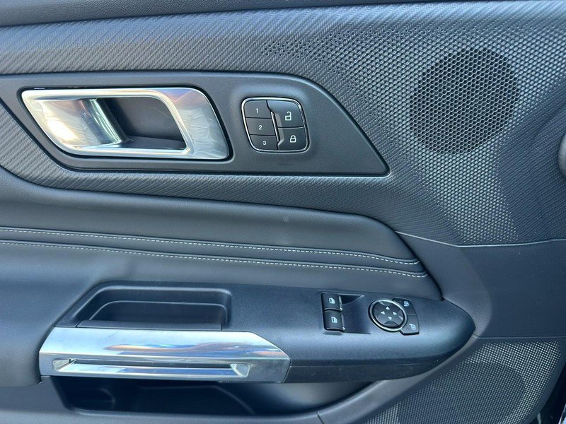 Used 2025 Ford Mustang Premium RWD image 10