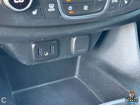 Used 2020 Chevrolet Traverse LT FWD image 22